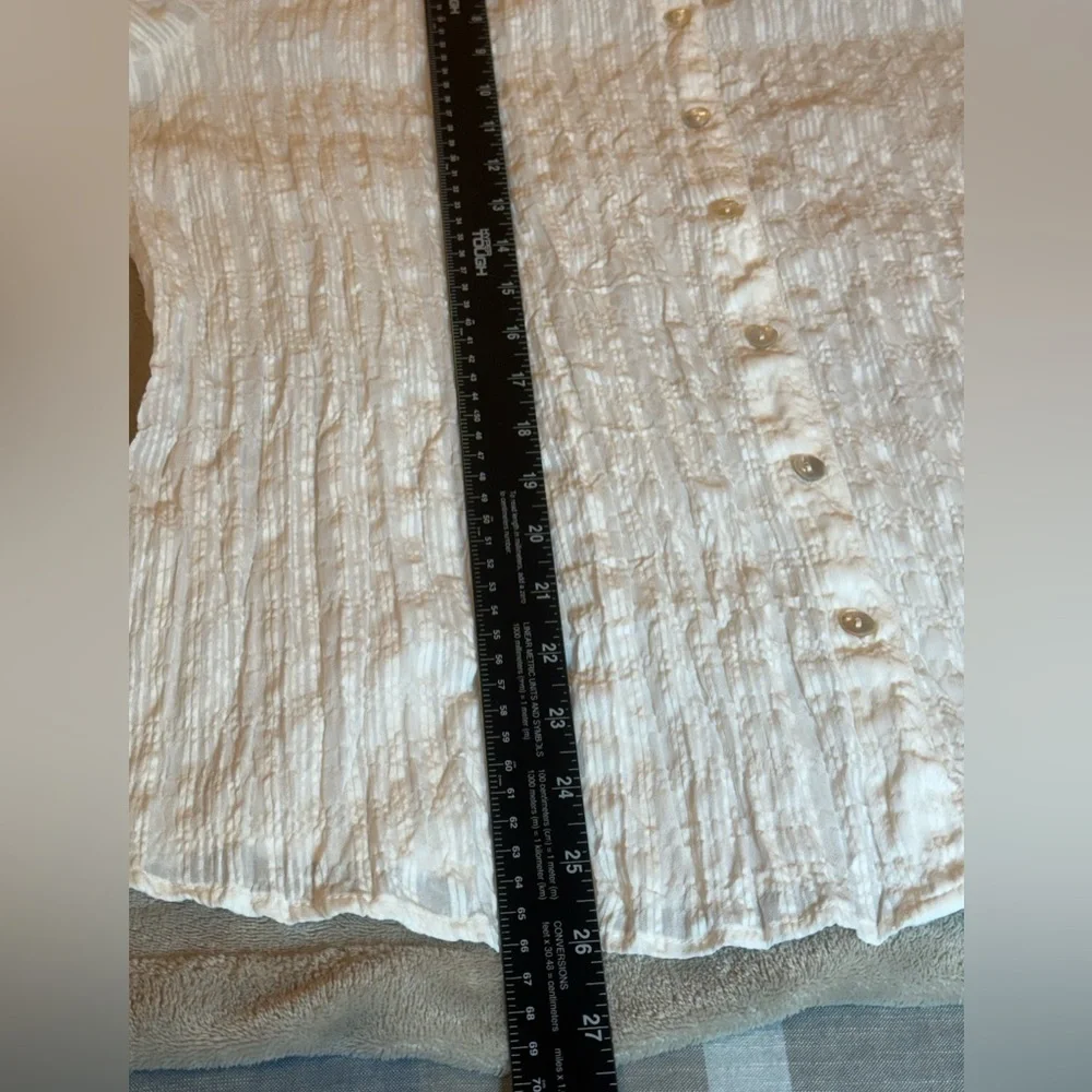 Chico’s white crinkly button‎ up long sleeve top, ladies’ size large